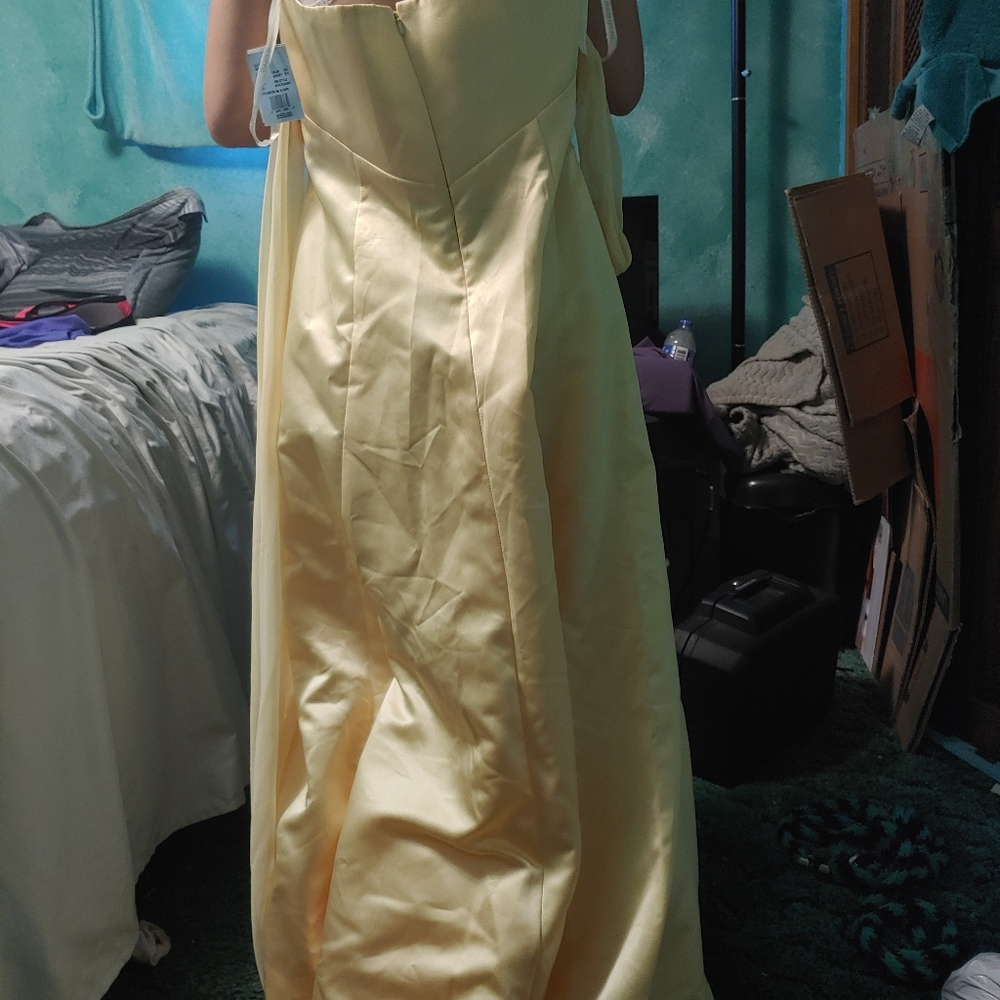 3 dresses - Picture 4 of 6
